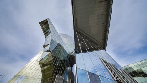 barcelona-mirrored-glass-skyscraper