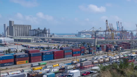 Der-Hafen-Und-Die-Skyline-Von-Barcelona-Wurden-Von-Einem-Hohen-Aussichtspunkt-Aufgenommen