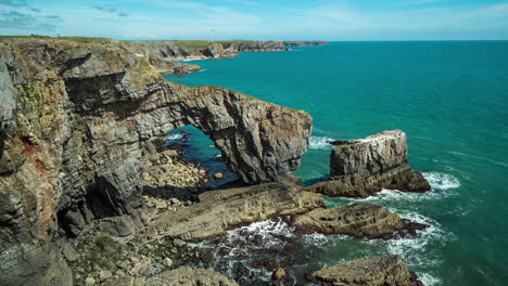 Puente-Verde-De-Gales,-Costa-De-Pembrokeshire,-Naturaleza