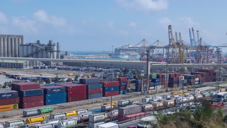 Der-Hafen-Und-Die-Skyline-Von-Barcelona-Wurden-Von-Einem-Hohen-Aussichtspunkt-Aufgenommen