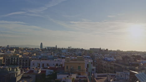 Skyline-Von-Barcelona,-Aufgenommen-Von-Einem-Hohen-Aussichtspunkt-Im-Stadtzentrum