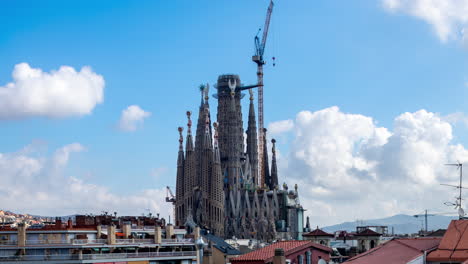 Kathedrale-Sagrada-Familia-In-Barcelona-Von-Einem-Einzigartigen-Hohen-Aussichtspunkt-Aus