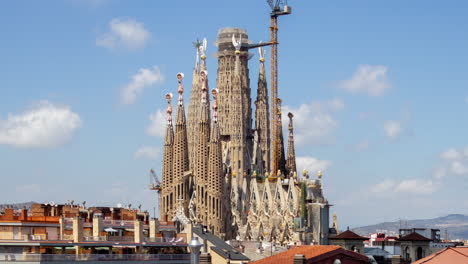 Kathedrale-Sagrada-Familia-In-Barcelona-Von-Einem-Einzigartigen-Hohen-Aussichtspunkt-Aus