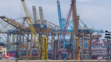 Der-Hafen-Und-Die-Skyline-Von-Barcelona-Wurden-Von-Einem-Hohen-Aussichtspunkt-Aufgenommen