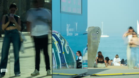 Gente-En-La-Playa-De-Barcelona-Reflejada-En-El-Espejo