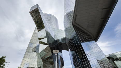 barcelona-mirrored-glass-skyscraper