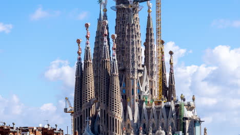 Kathedrale-Sagrada-Familia-In-Barcelona-Von-Einem-Einzigartigen-Hohen-Aussichtspunkt-Aus