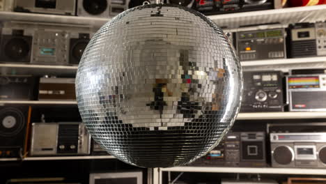 discoball-and-ghettoblaster-wall