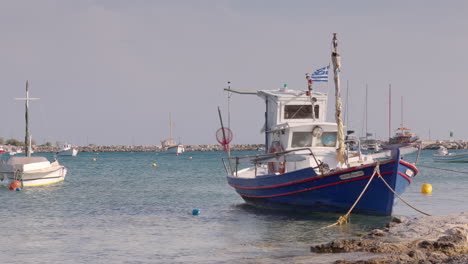 Puerto-Con-Barcos-En-Grecia