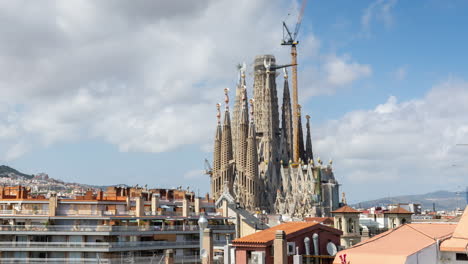 Kathedrale-Sagrada-Familia-In-Barcelona-Von-Einem-Einzigartigen-Hohen-Aussichtspunkt-Aus