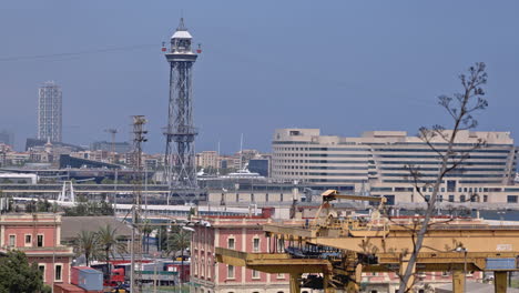 Vista-Del-Puerto-Y-El-Horizonte-Del-Puerto-De-Barcelona-Tomada-Desde-Un-Punto-Panorámico-Alto