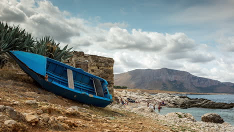 San-Vito-Lo-Capo-Mit-Fischerboot-In-Sizilien,-Italien.