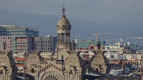 Skyline-Von-Barcelona,-Aufgenommen-Von-Einem-Hohen-Aussichtspunkt-Im-Stadtzentrum