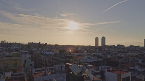 Skyline-Von-Barcelona,-Aufgenommen-Von-Einem-Hohen-Aussichtspunkt-Im-Stadtzentrum