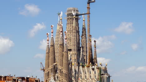 Kathedrale-Sagrada-Familia-In-Barcelona-Von-Einem-Einzigartigen-Hohen-Aussichtspunkt-Aus