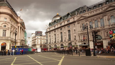 piccadilly-circus,-london,-england