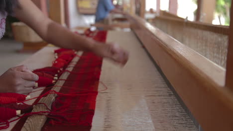 Tejedores-En-La-Fábrica-Tradicional-De-México