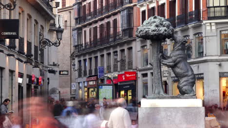 Estatua-Del-Oso-De-Madrid