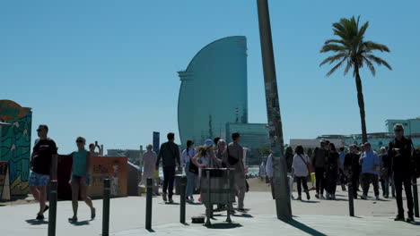 Gimnasio-Al-Aire-Libre-En-La-Playa-De-Barcelona