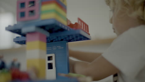 Small-girl-playing-with-building-blocks