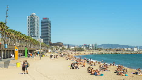 Gimnasio-Al-Aire-Libre-En-La-Playa-De-Barcelona