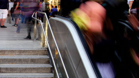 Rolltreppen,-Menschenmenge,-Zeitraffer,-Barcelona,-Spanien.