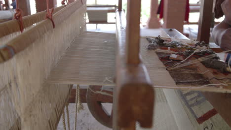 Weavers-in-mexico-traditional-factory