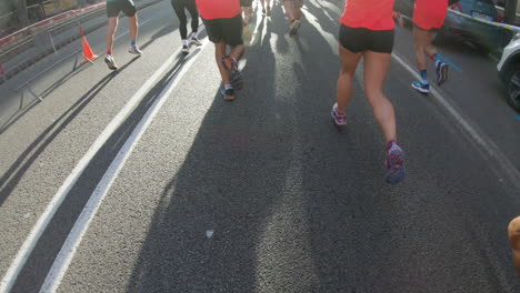 Gente-Corriendo-Una-Carrera-En-Barcelona