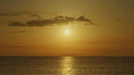 Amanecer-En-El-Mar-En-Barcelona