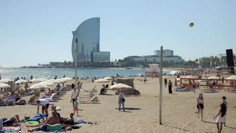 Fitnessstudio-Im-Freien-Am-Strand-Von-Barcelona