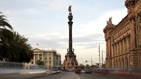 Tráfico-Urbano-De-Barcelona-En-La-Estatua-De-Colón