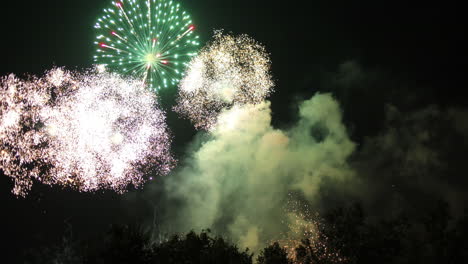 Espectáculo-De-Fuegos-Artificiales-En-El-Cielo