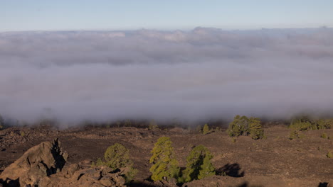 Nubes-En-Movimiento-Con-Paisaje-De-Tenerife