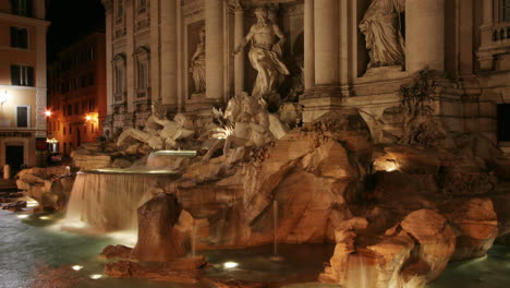 Fuente-De-Trevi-En-Roma,-Italia