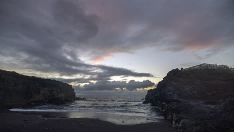 Zeitraffer-Des-Sonnenaufgangs-An-Einem-Strand-In-La-Palma