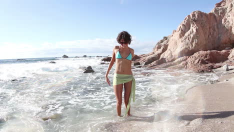 Woman-dancing-on-the-beach