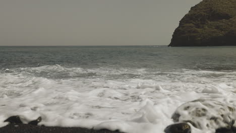 Waves-on-a-beach-in-la-gomera