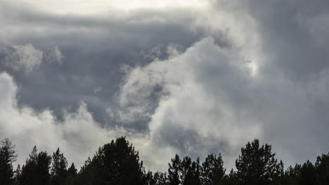 Mountains-In-La-Cerdanya-Timelapse