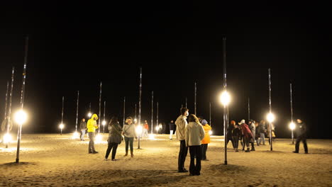 Lichter-Am-Strand-In-Der-Nacht