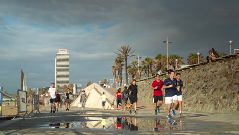 Strand-In-Barcelona-Nach-Der-Sperrung