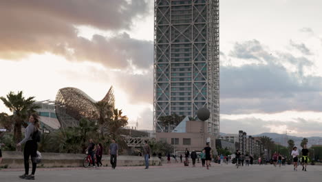 Strand-In-Barcelona-Nach-Der-Sperrung