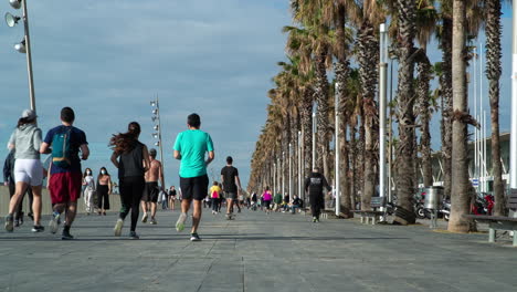 Strand-In-Barcelona-Nach-Der-Sperrung