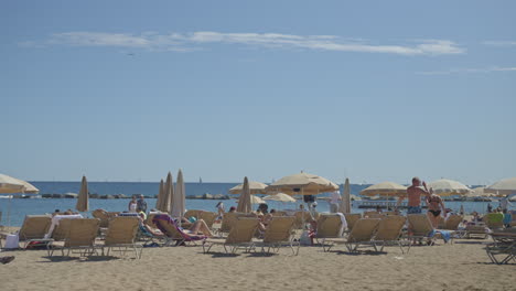 Fitnessstudio-Im-Freien-Am-Strand-Von-Barcelona