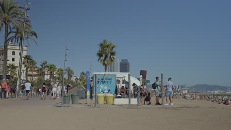 Gimnasio-Al-Aire-Libre-En-La-Playa-De-Barcelona