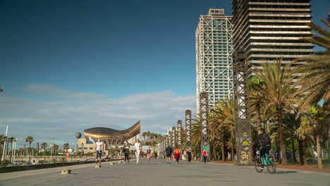 Strand-In-Barcelona-Nach-Der-Sperrung