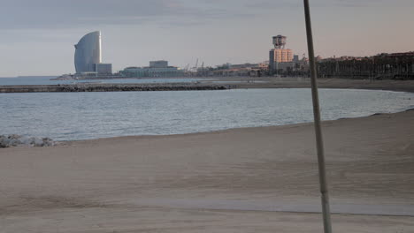 Strand-In-Barcelona-Nach-Der-Sperrung