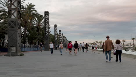 Strand-In-Barcelona-Nach-Der-Sperrung