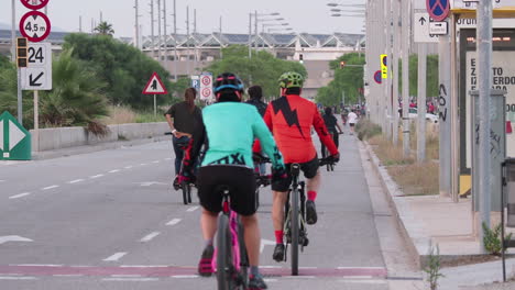 Radfahren-Auf-Autofreien-Straßen-In-Barcelona