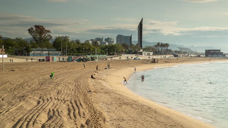 Strand-In-Barcelona-Nach-Der-Sperrung