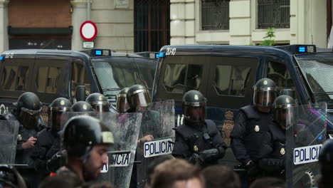 barcelona-police-protest-riot-city